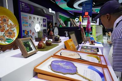 朝陽(yáng)展區(qū) 文化+科技融合新篇章，騰訊音樂(lè)、B站等企業(yè)創(chuàng)新展覽服務(wù)